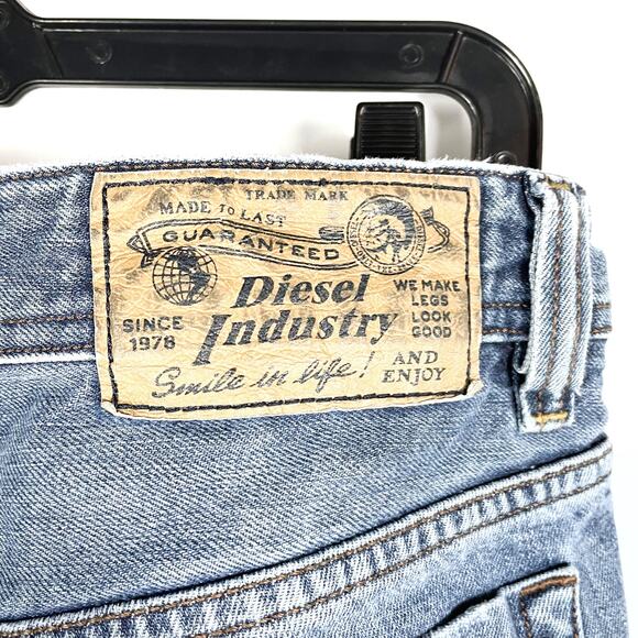Diesel Viker Jeans Blue Distressed Button Fly Straight Leg Sz 30 x 32 Men's - Picture 6 of 8